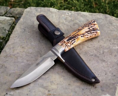 Ловният нож DAGGER KNIVE S031A е страхотен модел с кокалена дръжка+кания за колан 