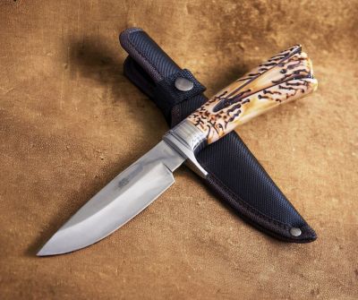 Ловният нож DAGGER KNIVE S031A е страхотен модел с кокалена дръжка+кания за колан 