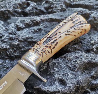 Ловният нож DAGGER KNIVE S031A е страхотен модел с кокалена дръжка+кания за колан 