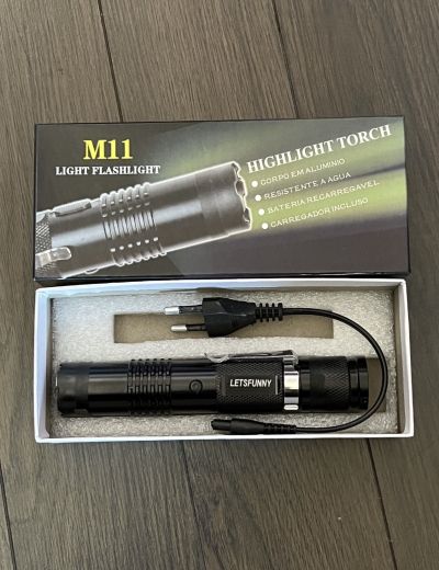 Мощен LED фенер с електрошок POWER STYLE M11 – идеален за оцеляване и самоотбрана