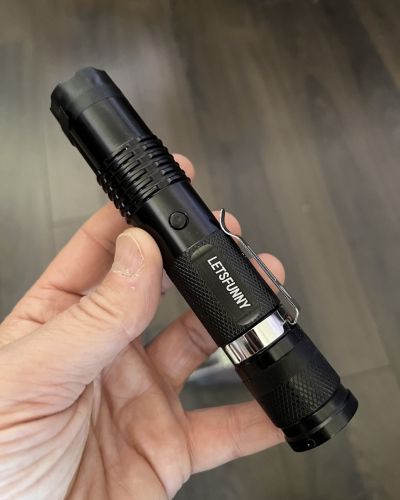 Мощен LED фенер с електрошок POWER STYLE M11 – идеален за оцеляване и самоотбрана
