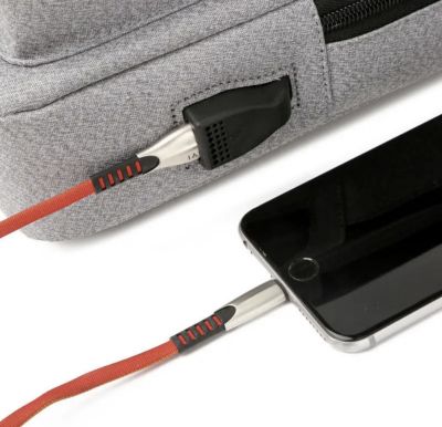 Мъжка чанта през рамо многофункционална с вграден USB порт за удобно зареждане.