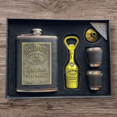 Мъжки Подаръчен Комплект Jack Daniels: Метален Пистолет Запалка, 2 Чаши и Фуния